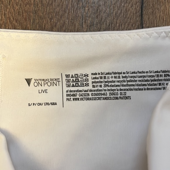 NEW Victoria secret on point live cropped legging size small - Picture 2 of 3